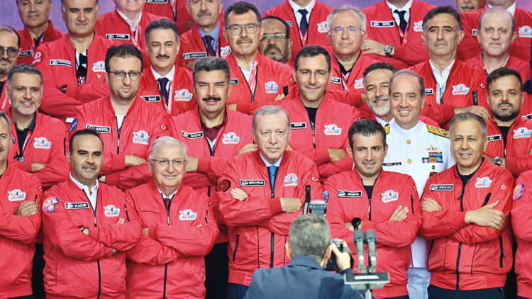 Dünya savunma hamlelerimizi konuşuyor