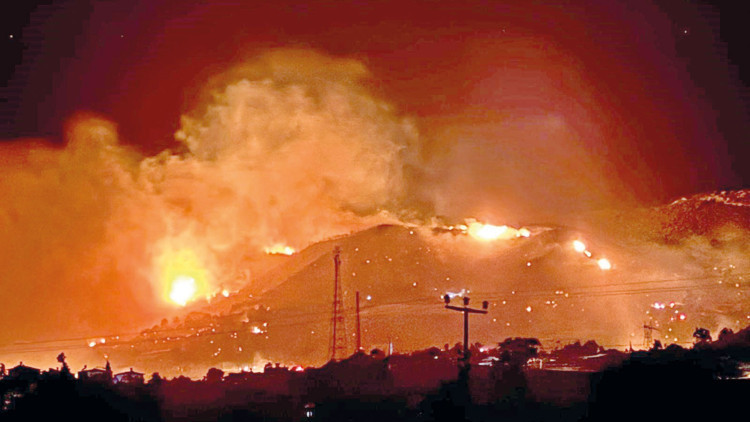 Antalya ve Muğla’da alevler evlere dayandı