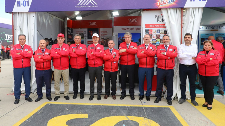 Özvar: “TEKNOFEST, gençlerimizin bilime katkısını en somut şekilde gösteriyor” Özvar: “TEKNOFEST, gençlerimizin bilime katkısını en somut şekilde gösteriyor”