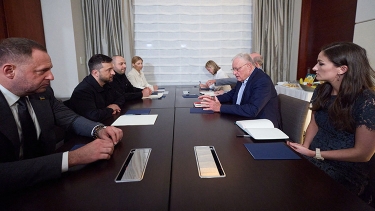 Ukrayna lideri Zelenski New Yorkta Trumpın temsilcisi ile bir araya geldi