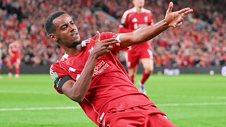 Isak hesabı açtı, Liverpool üst tura yükseldi Ekitikeden ilginç kırmızı