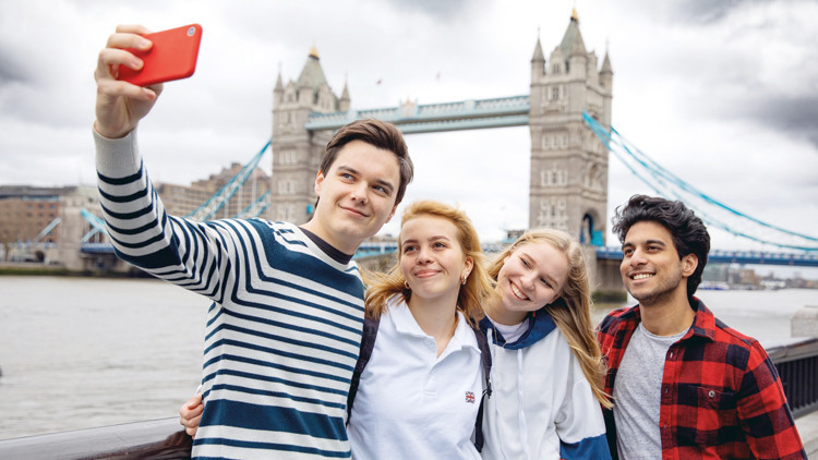 Türk öğrenciler İngiltere’nin yıldızı oldu