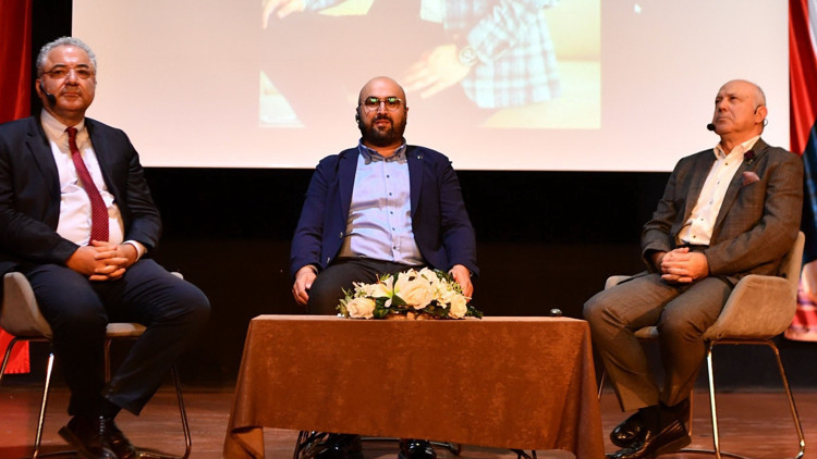 Tarihi binada Ankara söyleşisi