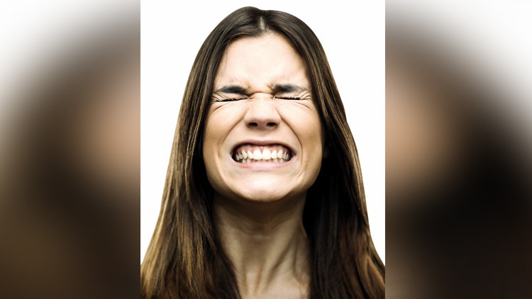 Her 4 kişiden biri dişlerini sıkıyor