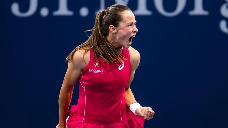 Zeynep Sönmezden tarihi galibiyet Zeynep Sönmezden tarihi galibiyet