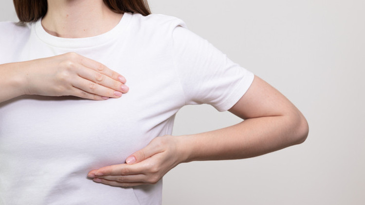 20 yaşından sonra mutlaka bunu yapın... Meme kanserinin 6 öncü sinyali