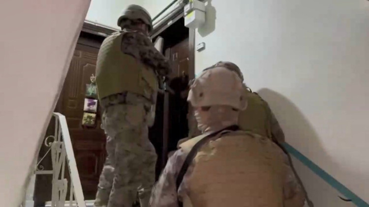 İstanbul - Ümraniyede pankartlı tehdit şüphelileri yakalandı