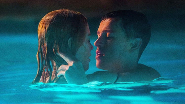 Oynadığı açık sahneler evliliğinin sonunu getirdi: Kocası onu öyle görmeye dayanamaz oldu Oynadığı açık sahneler evliliğinin sonunu getirdi: Kocası onu öyle görmeye dayanamaz oldu