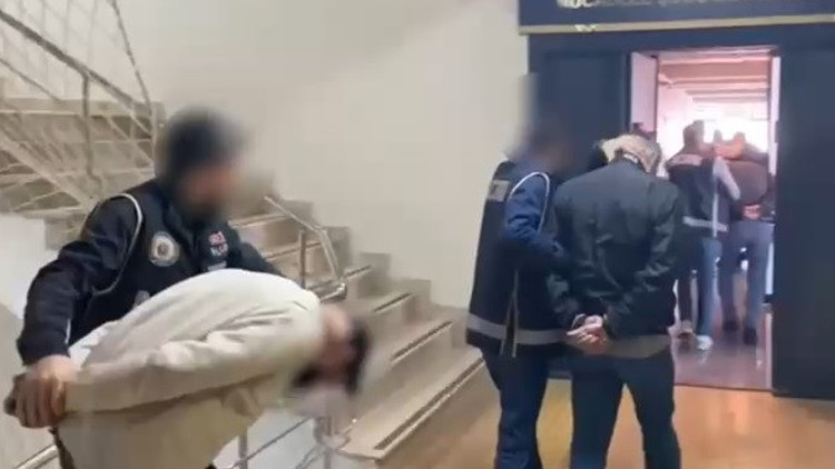 Kayseri’de silah ticaretine 9 gözaltı Kayseri’de silah ticaretine 9 gözaltı