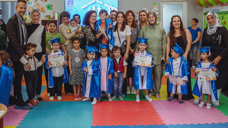Anne Baba Çocuk Merkezinde 28inci kez mezuniyet heyecanı yaşandı