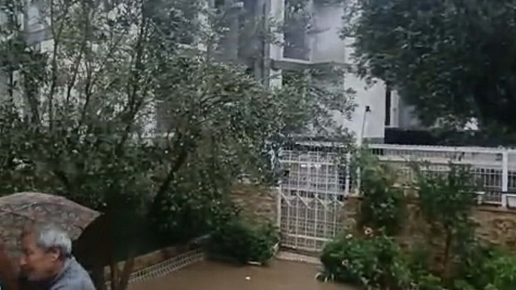 Ayvalıkta sağanak; metrekareye 63,8 kilogram yağış düştü