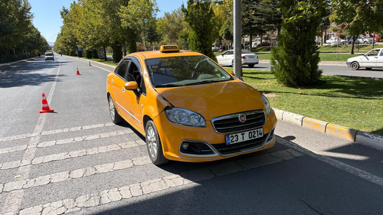 Elazığ’da taksinin çarptığı yaya öldü Elazığ’da taksinin çarptığı yaya öldü