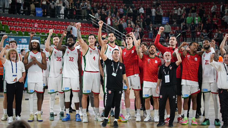 Karşıyaka evinde Yukatel Merkezefendi Belediyesi Basketi devirdi Karşıyaka evinde Yukatel Merkezefendi Belediyesi Basketi devirdi