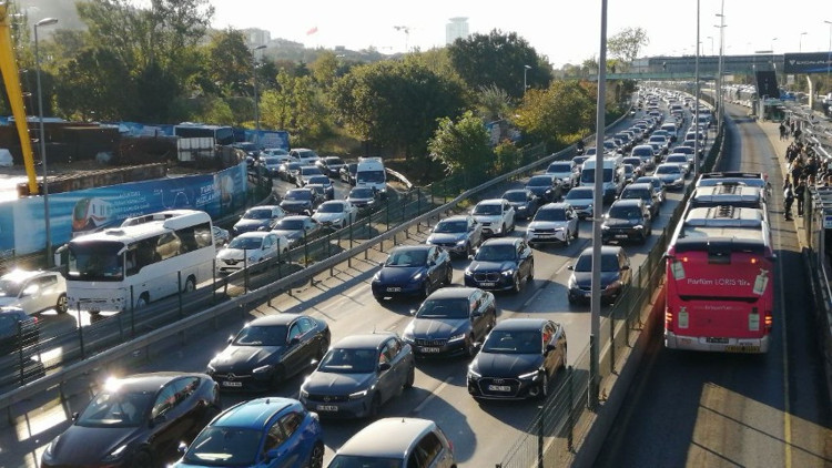 İstanbulda sabah saatlerinde trafik