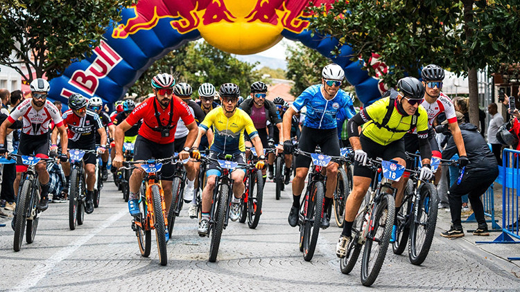 Red Bull Geç Kalma Bisiklet Tutkunlarını Adalarda Buluşturdu