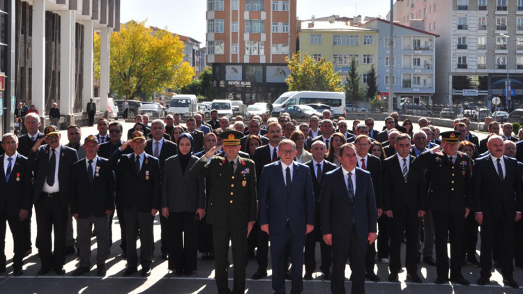 Atatürkün Karsa gelişinin 101inci yıl dönümü kutlandı Atatürkün Karsa gelişinin 101inci yıl dönümü kutlandı
