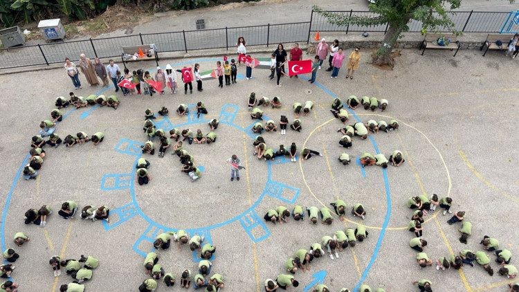 Öğrencilerden Özgür Gazze mesajı Öğrencilerden Özgür Gazze mesajı
