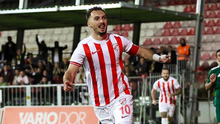 Şenol Güneşin dikkatini çeken Florent Hasani, 1’inci Lig’e damga vuruyor Şenol Güneşin dikkatini çeken Florent Hasani, 1’inci Lig’e damga vuruyor