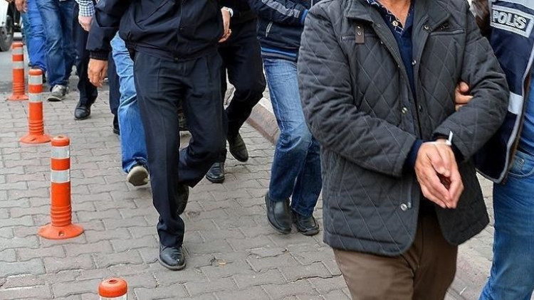 Ünlü turizmcilere kara para gözaltısı Ünlü turizmcilere kara para gözaltısı