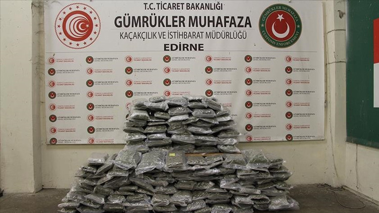 3 farklı operasyonda 1,3 ton uyuşturucu yakalandı