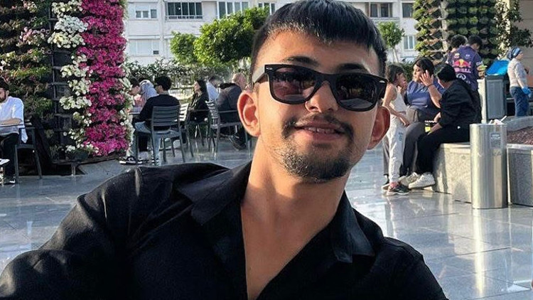 22 yaşındaki genç, düğünde açılan ateşle hayatını kaybetmişti Maganda balistik incelemeyle belirlenecek 22 yaşındaki genç, düğünde açılan ateşle hayatını kaybetmişti Maganda balistik incelemeyle belirlenecek