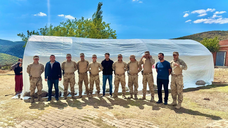 Sındırgıdaki üreticilere geçici çadır desteği sürüyor Sındırgıdaki üreticilere geçici çadır desteği sürüyor