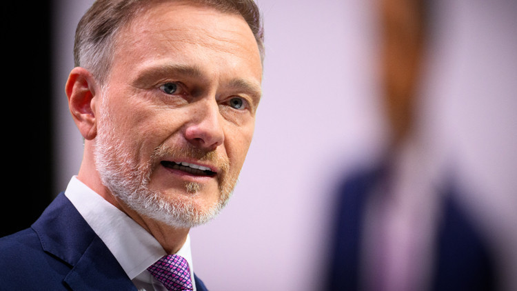 Eski bakan Lindner özel sektöre geçti Eski bakan Lindner özel sektöre geçti