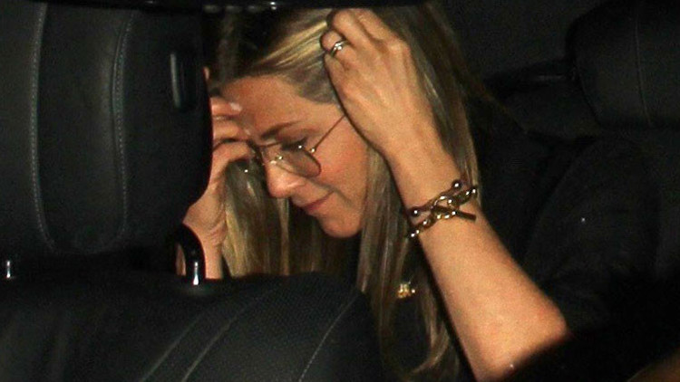 Bıkıp usanmadan anne olmasını beklediler... Tam 20 yıl hamile kalmaya çabaladı.. Ama hâlâ elleri bomboş Bıkıp usanmadan anne olmasını beklediler... Tam 20 yıl hamile kalmaya çabaladı.. Ama hâlâ elleri bomboş