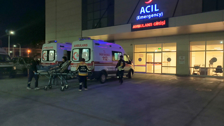 Burdurda kaza: 2si asker 5 yaralı Burdurda kaza: 2si asker 5 yaralı