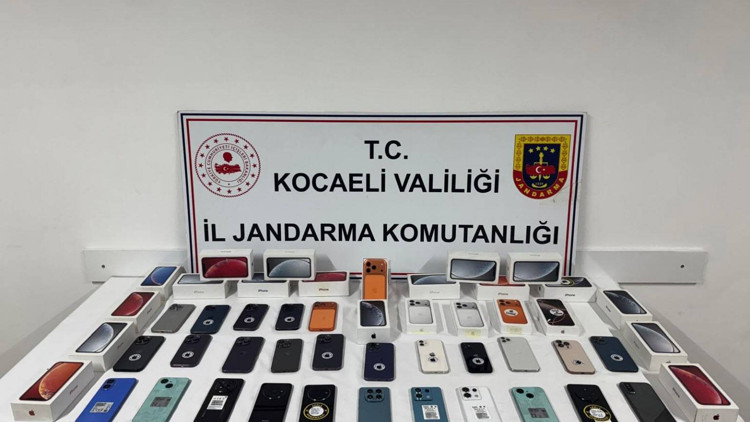Kocaelide 50 kaçak cep telefonu ele geçirildi Kocaelide 50 kaçak cep telefonu ele geçirildi
