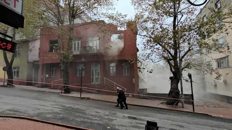 Gerilim filmi gibi kontrollü yıkım Aldırış etmeden geçtiler