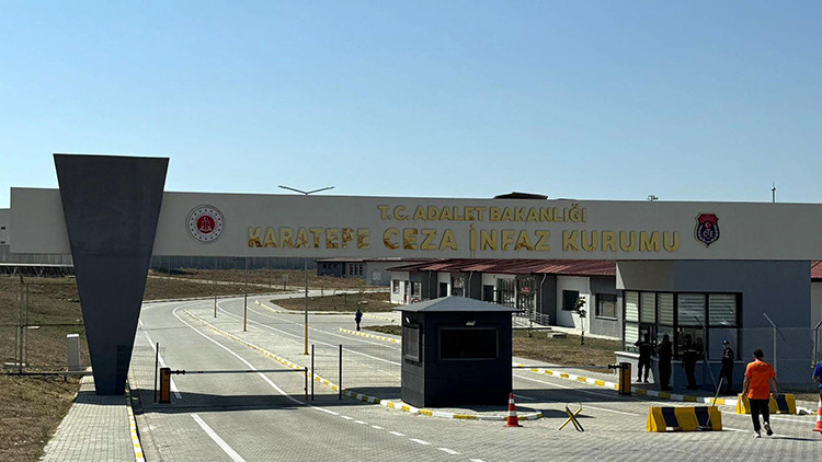 Hükümlü, üst araması sırasında infaz koruma memurlarına saldırdı: 3 yaralı