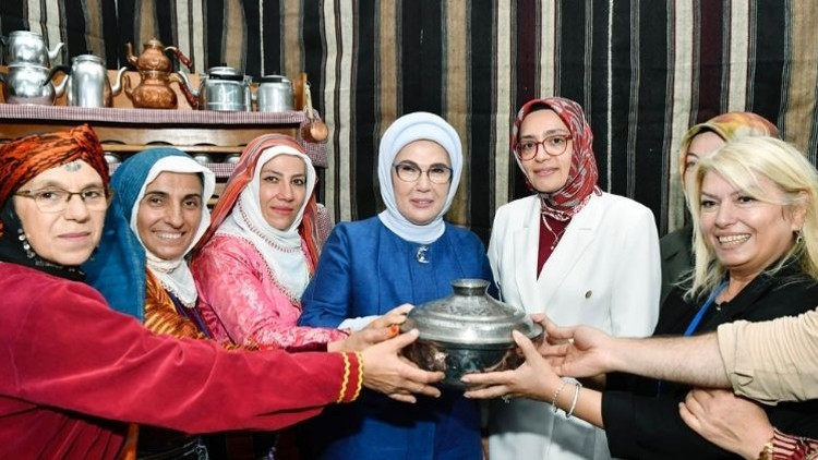 Emine Erdoğan, Rizenin tatlarıyla buluştu