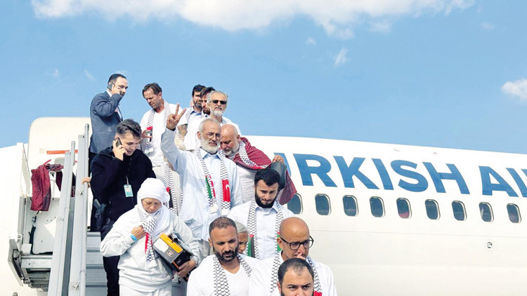 İsrail’in alıkoyduğu özgürlük aktivistleri İstanbul’da İsrail’in alıkoyduğu özgürlük aktivistleri İstanbul’da