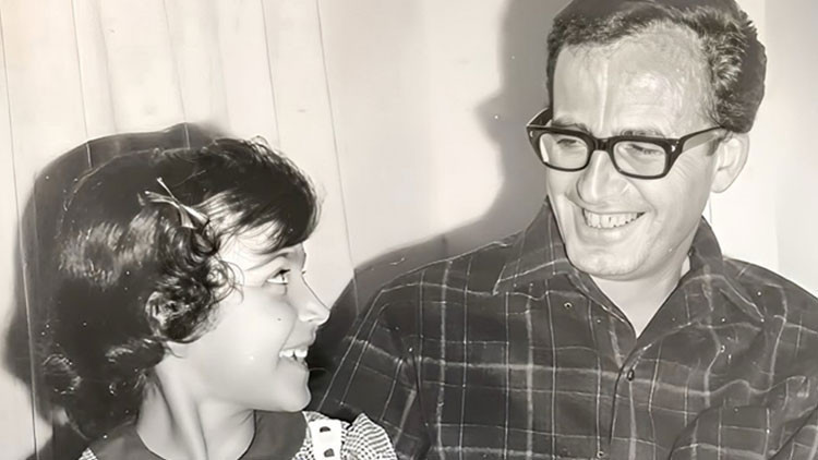 Ünlü sanatçıdan duygulandıran paylaşım... İyi ki tek kızınız olmuşum Ünlü sanatçıdan duygulandıran paylaşım... İyi ki tek kızınız olmuşum