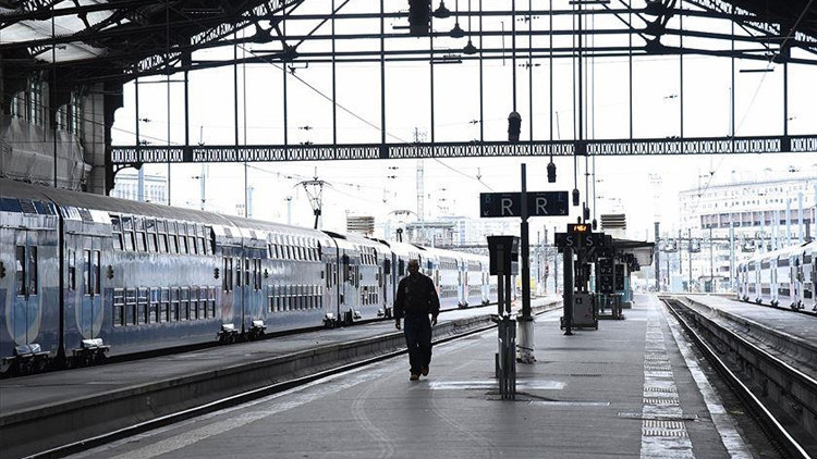 Tren istasyonlarında kontroller artırıldı