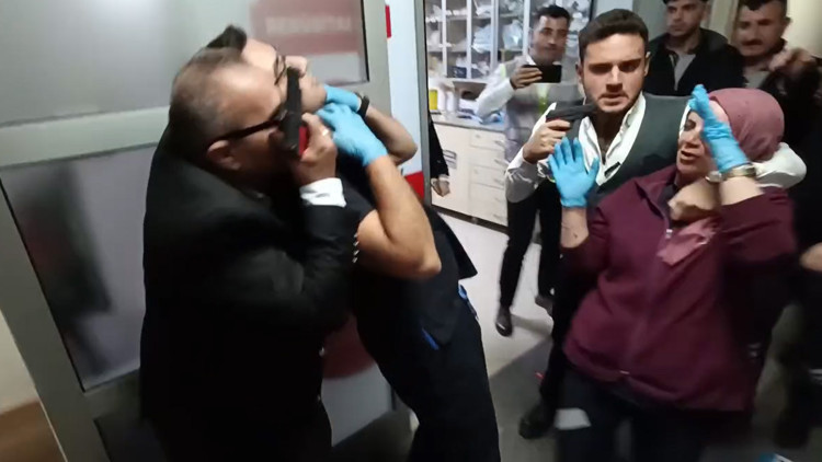 Hastanede rehine kurtarma tatbikatı, gerçeğini aratmadı Hastanede rehine kurtarma tatbikatı, gerçeğini aratmadı