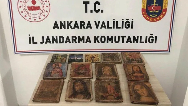 Piyasa değeri yaklaşık 6 milyon dolar 13 İbranice el yazması kitap ele geçirildi Piyasa değeri yaklaşık 6 milyon dolar 13 İbranice el yazması kitap ele geçirildi