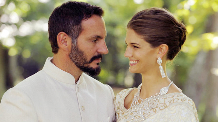 Zengin kocası uğruna adını ve dinini bile değiştirmişti... Boşandı ve yine çalışmaya başladı... Onun yaşadığı tersine peri masalı Zengin kocası uğruna adını ve dinini bile değiştirmişti... Boşandı ve yine çalışmaya başladı... Onun yaşadığı tersine peri masalı