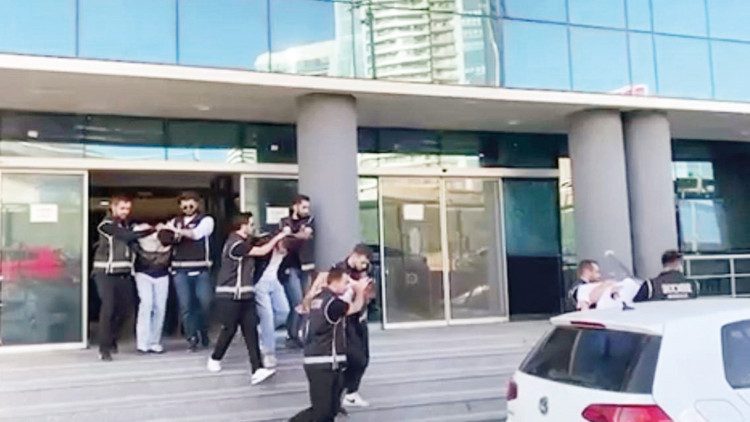 ‘Çirkinler’ ve ‘Daltonlar’ çökertildi ‘Çirkinler’ ve ‘Daltonlar’ çökertildi