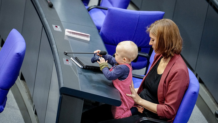 Bebekli milletvekillerine yeni kolaylıklar
