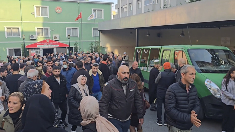 İstanbul - Çekmeköyde İETT otobüsünün çarptığı kadın son yolculuğuna uğurlandı