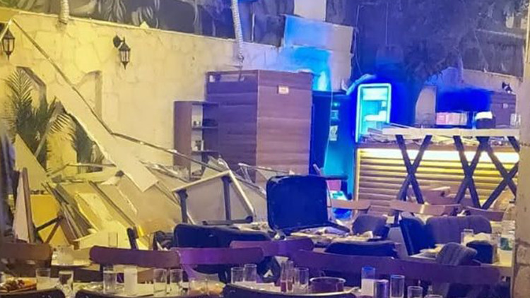 İzmirde eğlence mekanının tavanı çöktü: 6 yaralı