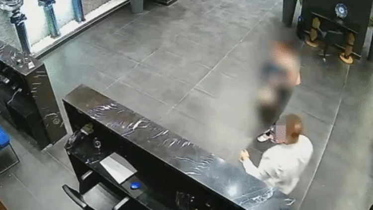 İzmirde kataloglu dijital fuhuş çetesine operasyon 19 kadın kurtarıldı, 4 şüpheli tutuklandı