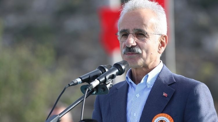 Bakan Uraloğlu: Karayolu yatırımlarımızla Türkiyeyi adeta yeniden inşa ettik