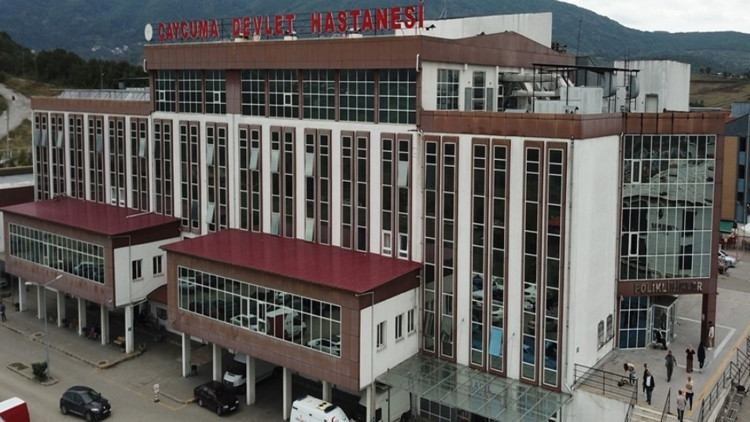 Daha 16 yaşında Karın ağrısı şikayetiyle hastaneye gitti, ölü doğum yaptı