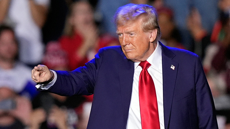 Trumptan Kolombiya Cumhurbaşkanı Petroya ağır suçlama