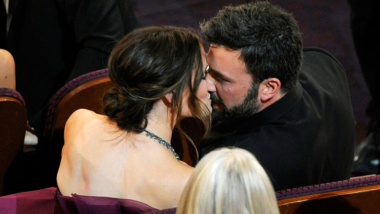 Eski karısı yeniden evlenecek diye karalar bağladı… Nice aşklar geldi geçti... Hiçbiri onun yerini tutmadı