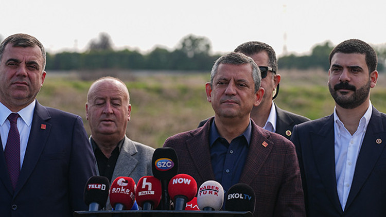 CHP Genel Başkanı Özel, Marmara Kapalı Ceza İnfaz Kurumu önünde konuştu