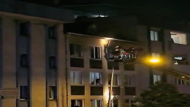 Sultangazi’de eşinin evini ateşe veren eski koca kaçtı; 3’ü ağır 7 yaralı